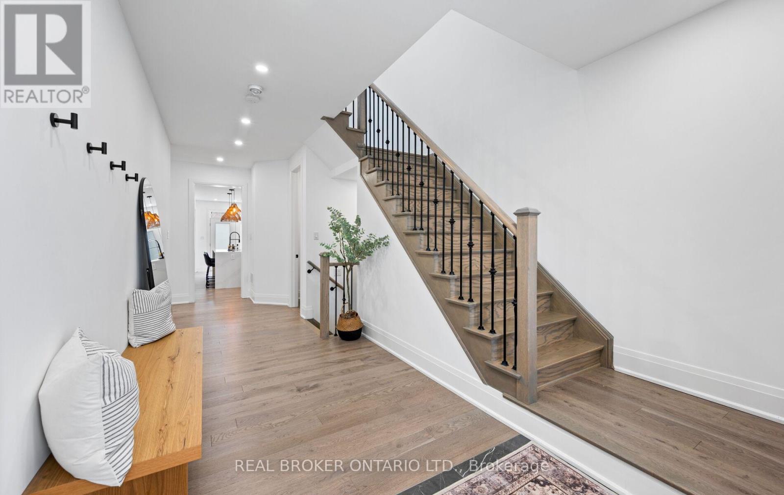 Property at 547 VETERANS DRIVE image 4