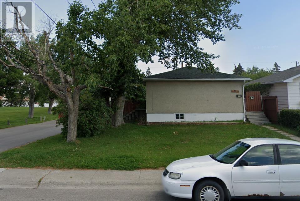 Property at 902 35 Street SE image 1