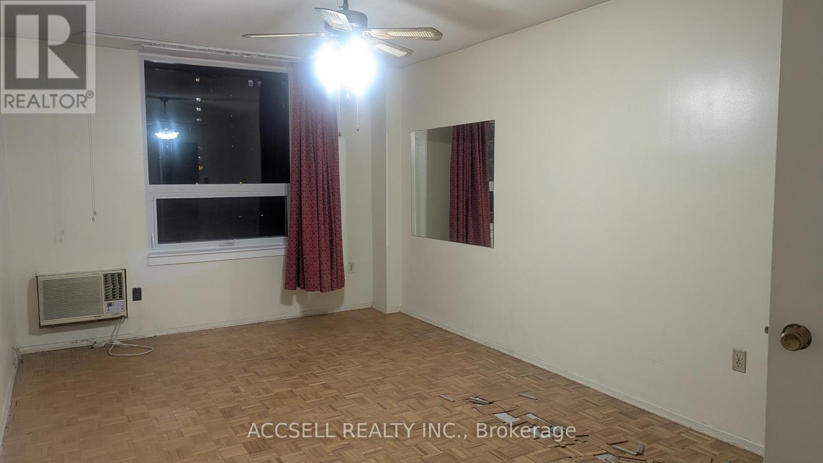 Property at 307 - 15 LA ROSE AVENUE image 4
