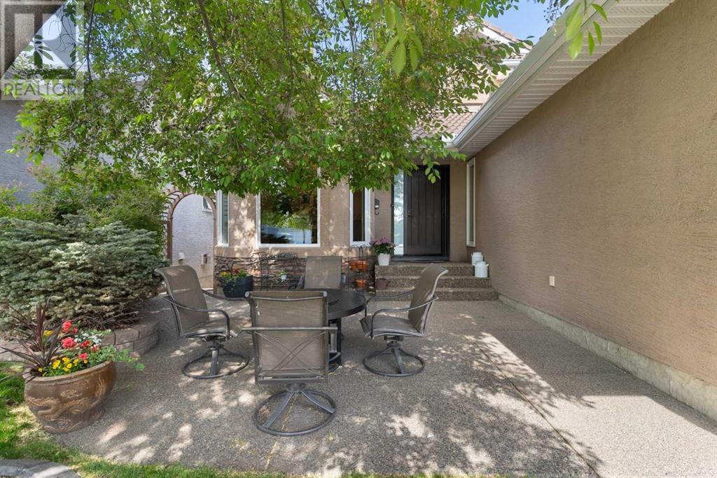 Property at 131 Mckenzie Lake View SE image 5