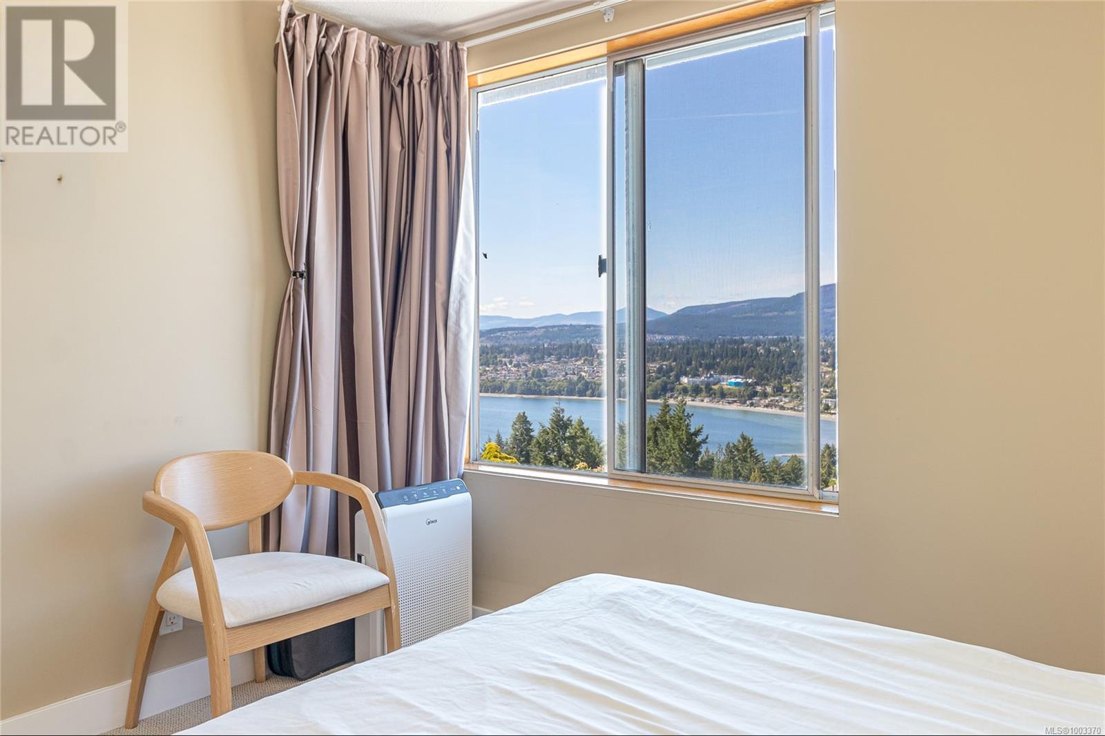 Property at 180 Canterbury Cres image 1