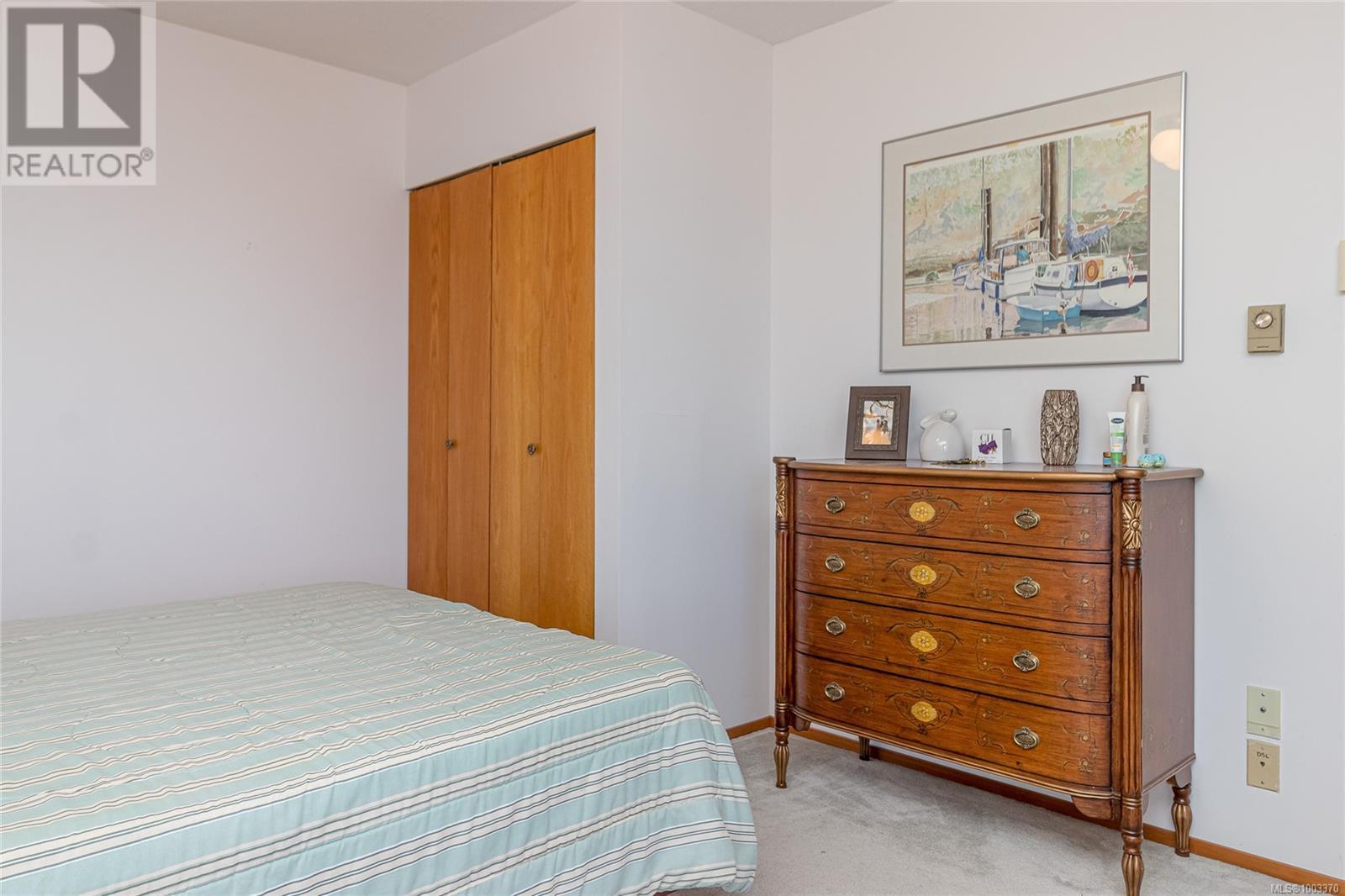 Property at 180 Canterbury Cres image 2