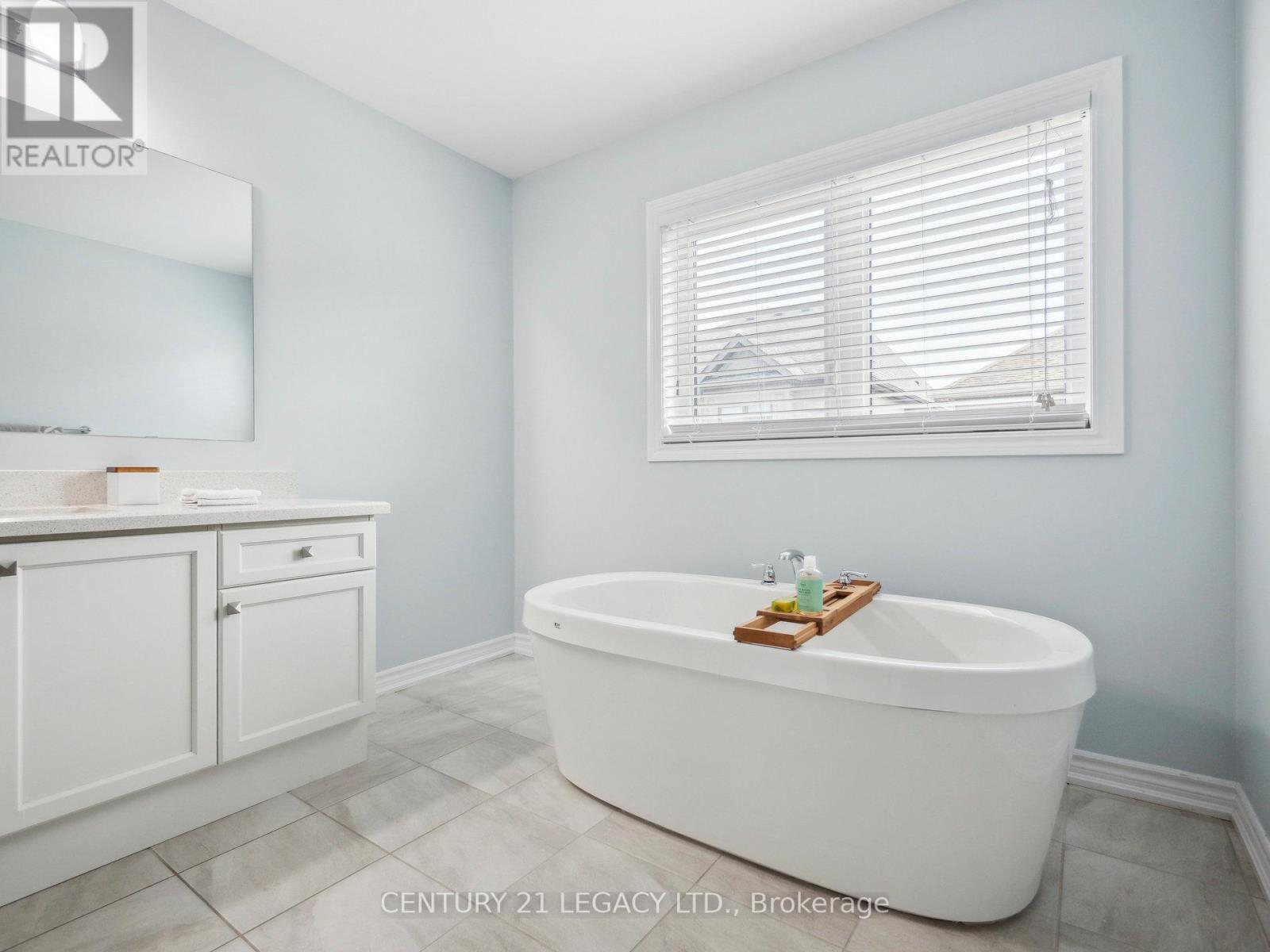 53 Chessington Avenue, East Gwillimbury, Ontario  L9N 0R5 - Photo 17 - N12228162