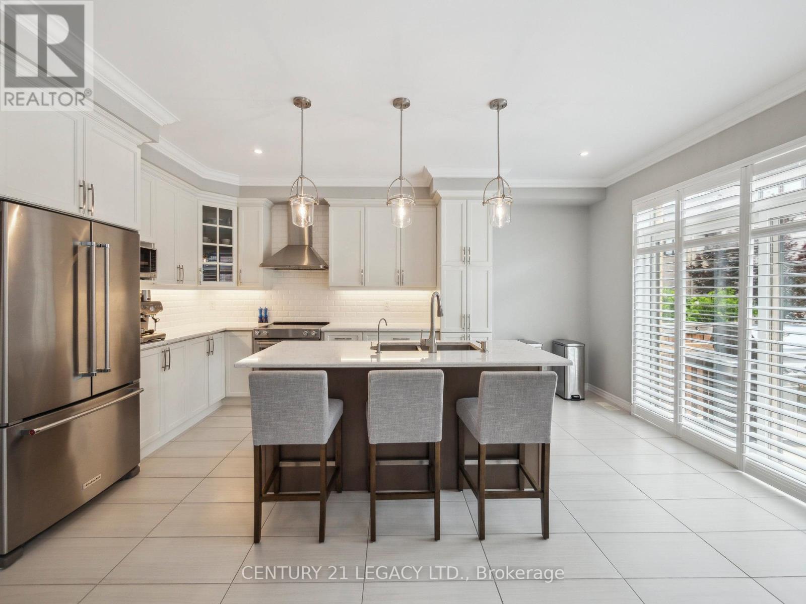 53 Chessington Avenue, East Gwillimbury, Ontario  L9N 0R5 - Photo 8 - N12228162