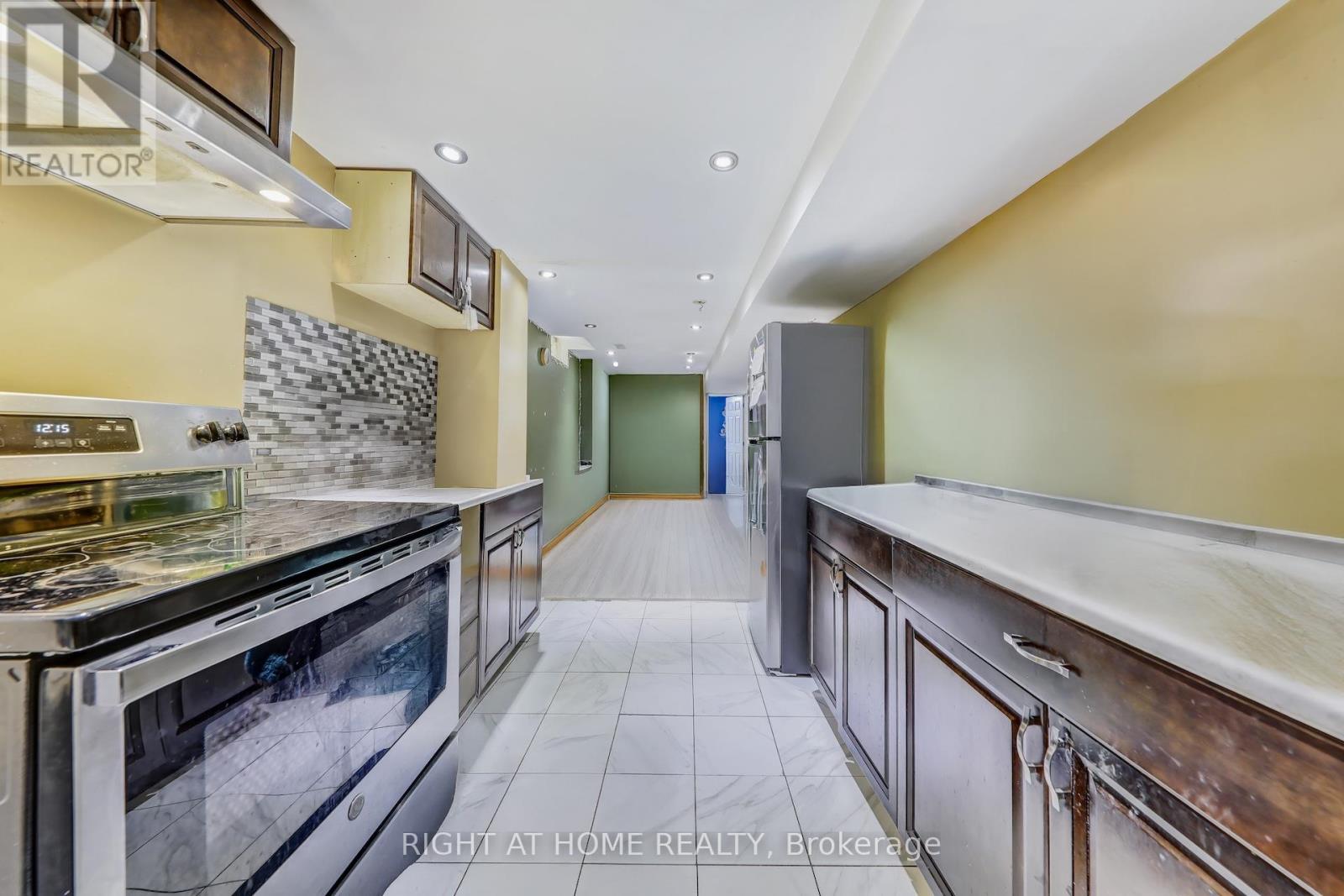 28 Cedarvalley Boulevard, Brampton, Ontario  L7A 2C2 - Photo 42 - W12228207