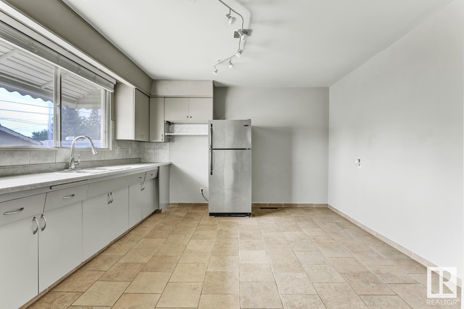 Property at 12103 134B AV NW image 5