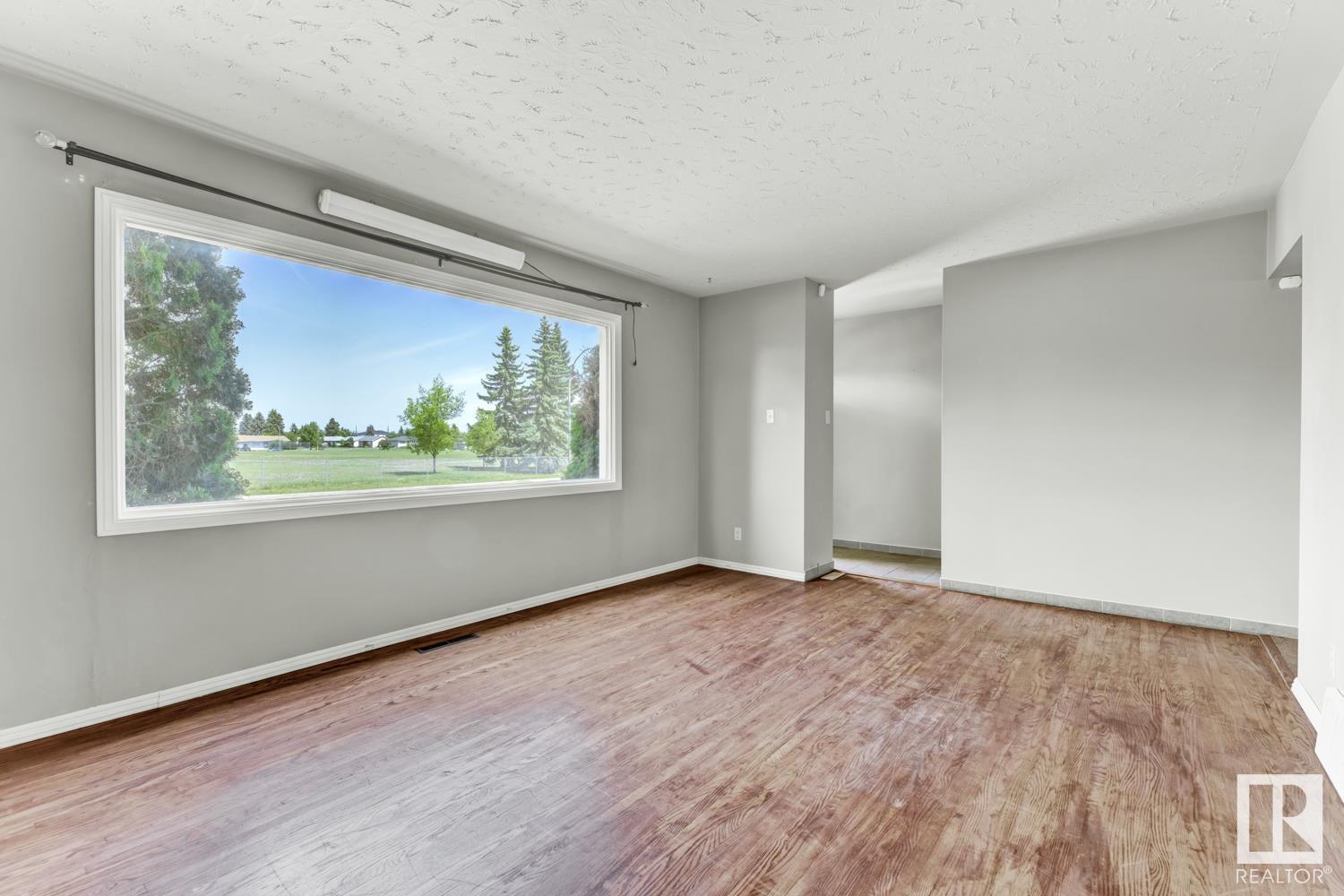 Property at 12103 134B AV NW image 4