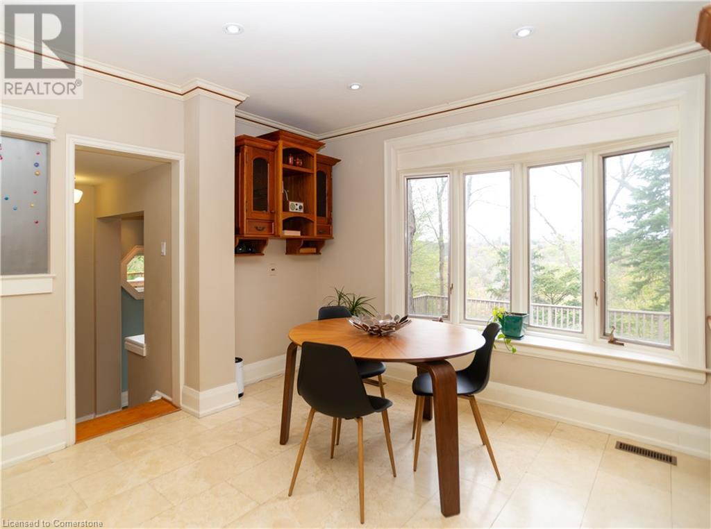 Property at 136 HUMBERCREST Boulevard image 4