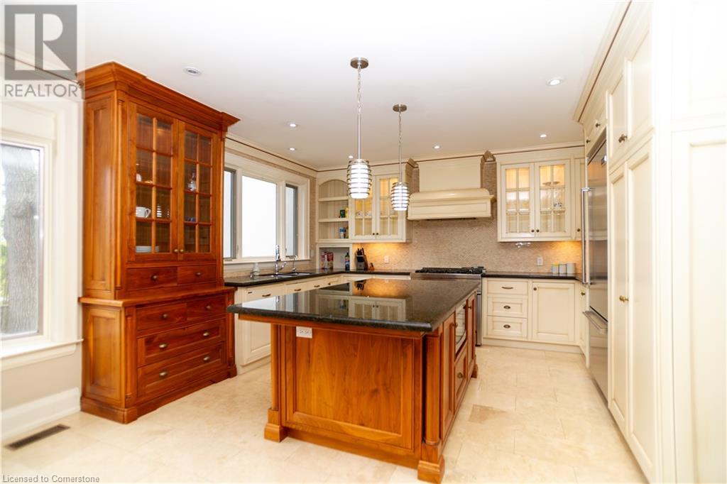 Property at 136 HUMBERCREST Boulevard image 2