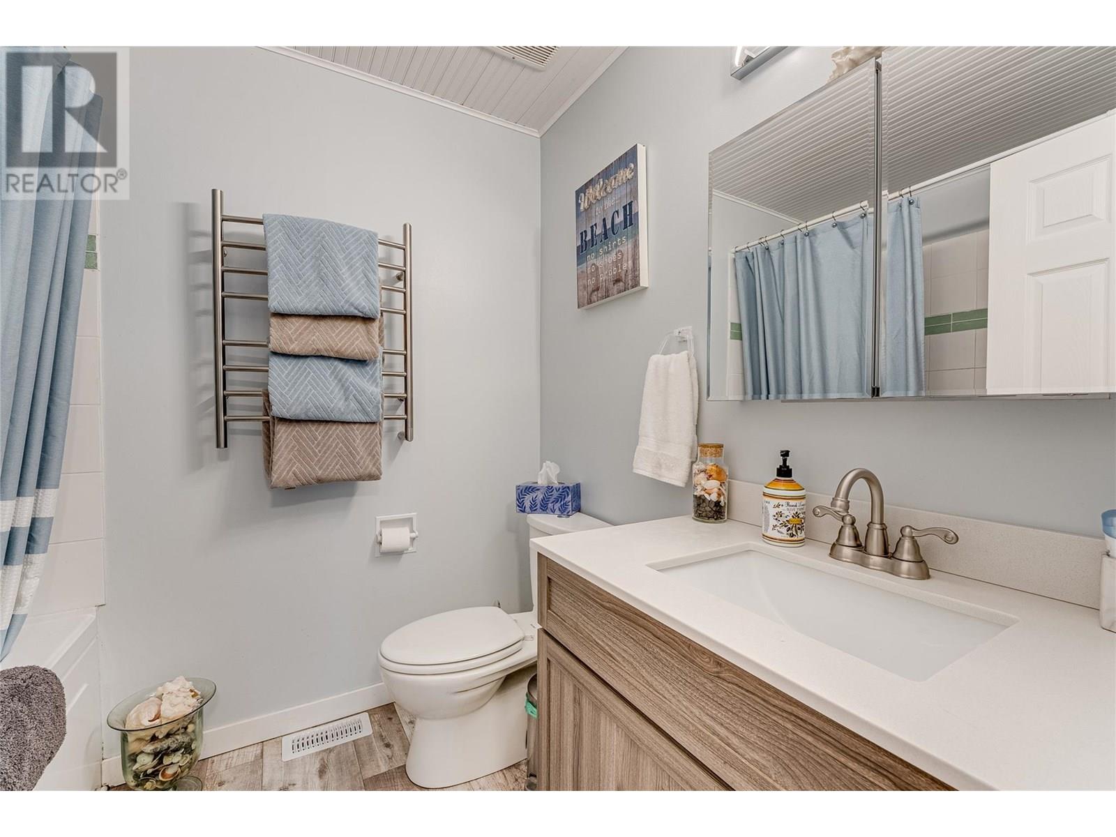 Property at 1603A 45 Street image 5