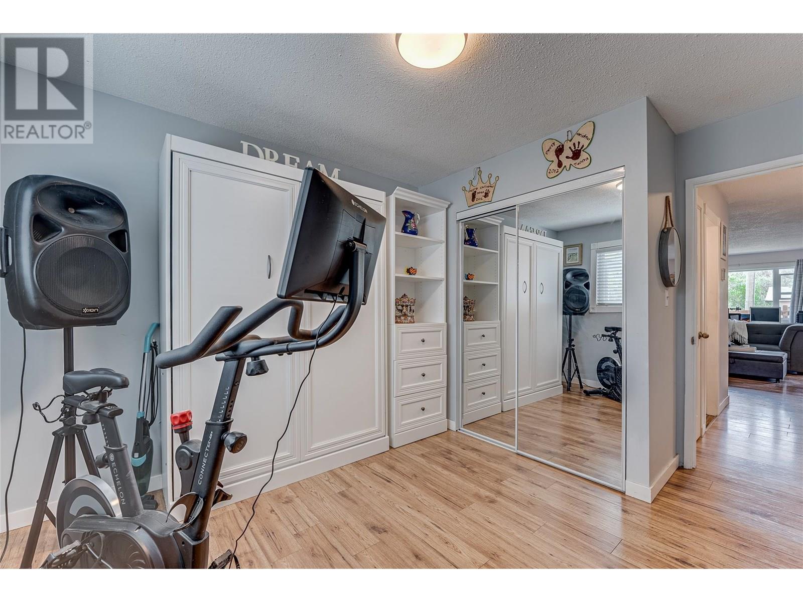 Property at 1603A 45 Street image 4