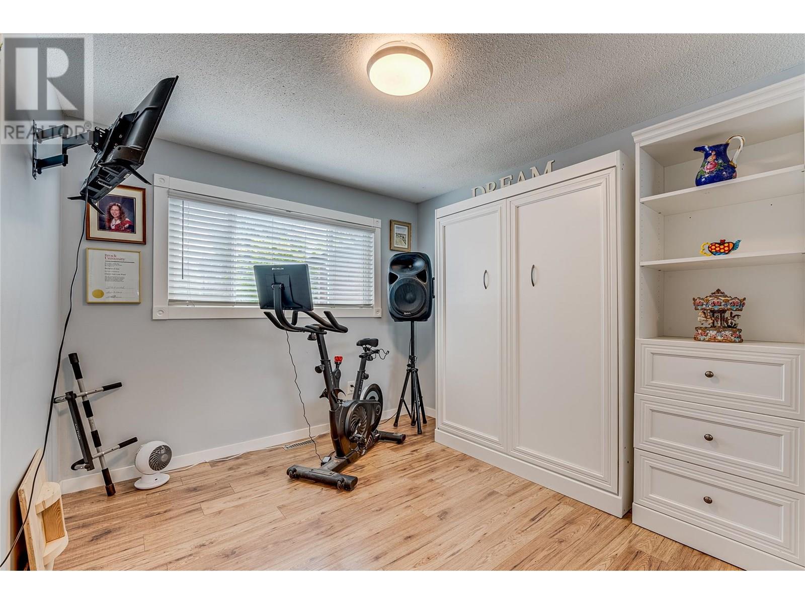 Property at 1603A 45 Street image 3
