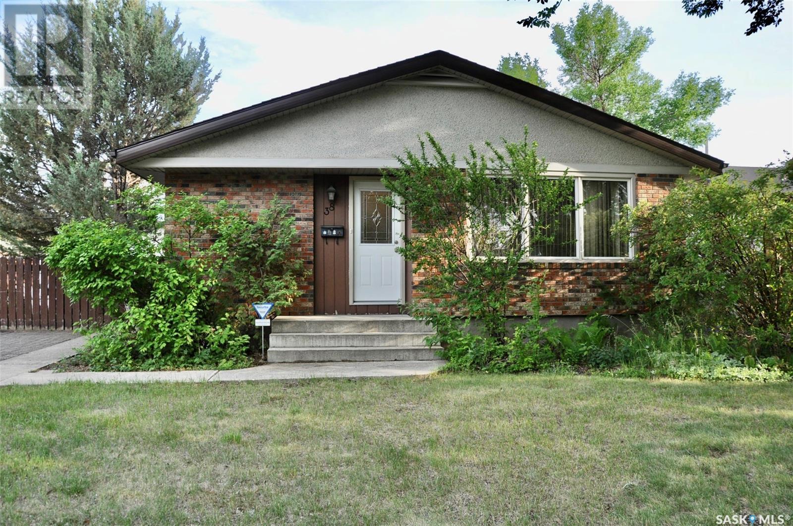 Property at 38 Leddy CRESCENT image 2