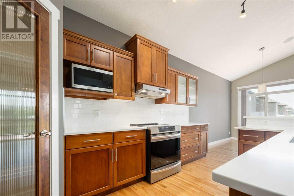 Property at 9 Royal Ridge Link NW image 4