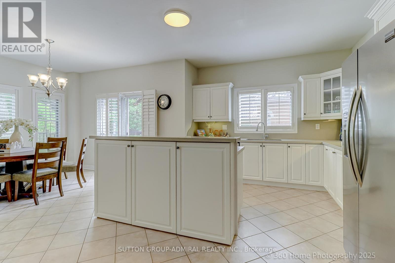1591 Hampshire Crescent, Mississauga, Ontario  L5G 4S9 - Photo 12 - W12228223