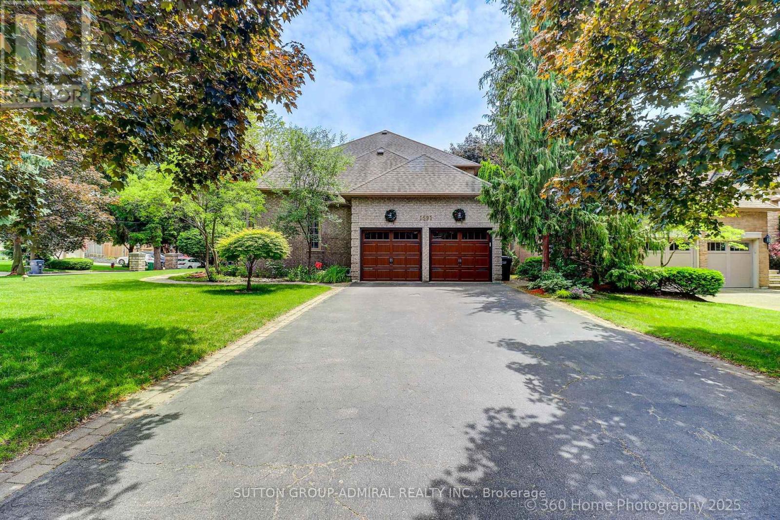 Property at 1591 HAMPSHIRE CRESCENT image 2