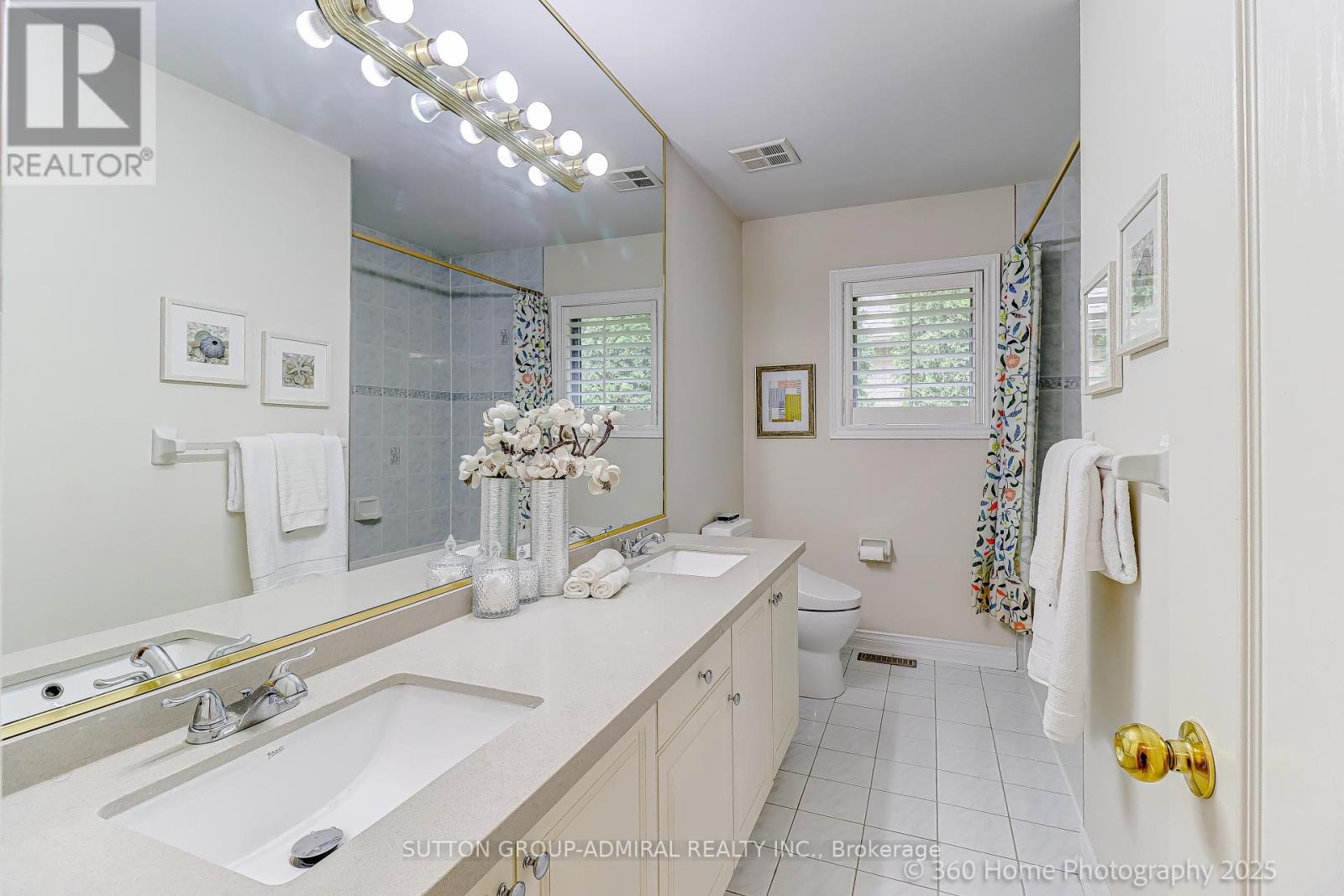1591 Hampshire Crescent, Mississauga, Ontario  L5G 4S9 - Photo 21 - W12228223