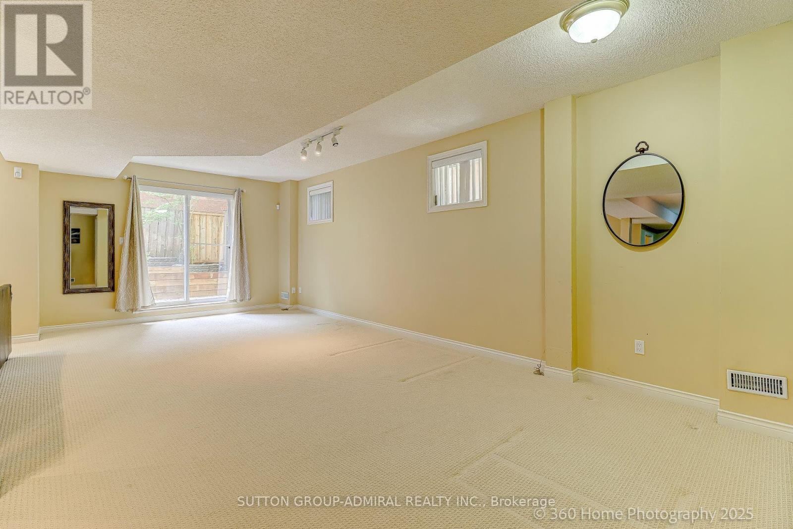 1591 Hampshire Crescent, Mississauga, Ontario  L5G 4S9 - Photo 24 - W12228223
