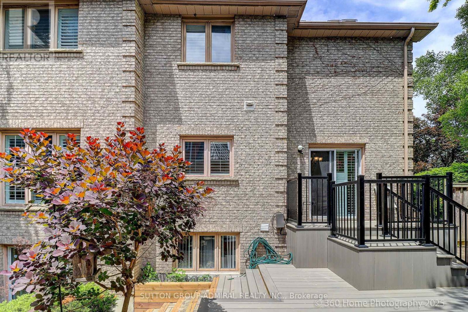 1591 Hampshire Crescent, Mississauga, Ontario  L5G 4S9 - Photo 27 - W12228223