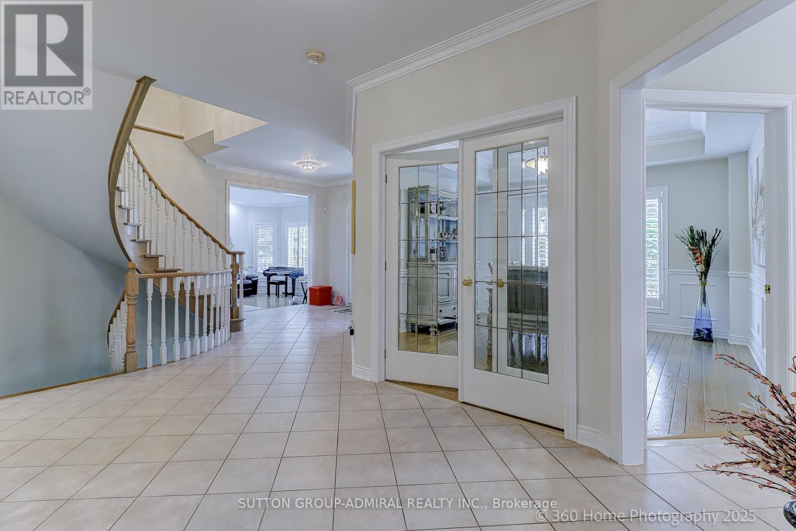 Property at 1591 HAMPSHIRE CRESCENT image 4