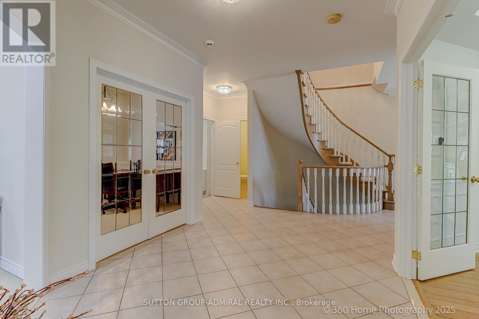 1591 Hampshire Crescent, Mississauga, Ontario  L5G 4S9 - Photo 6 - W12228223