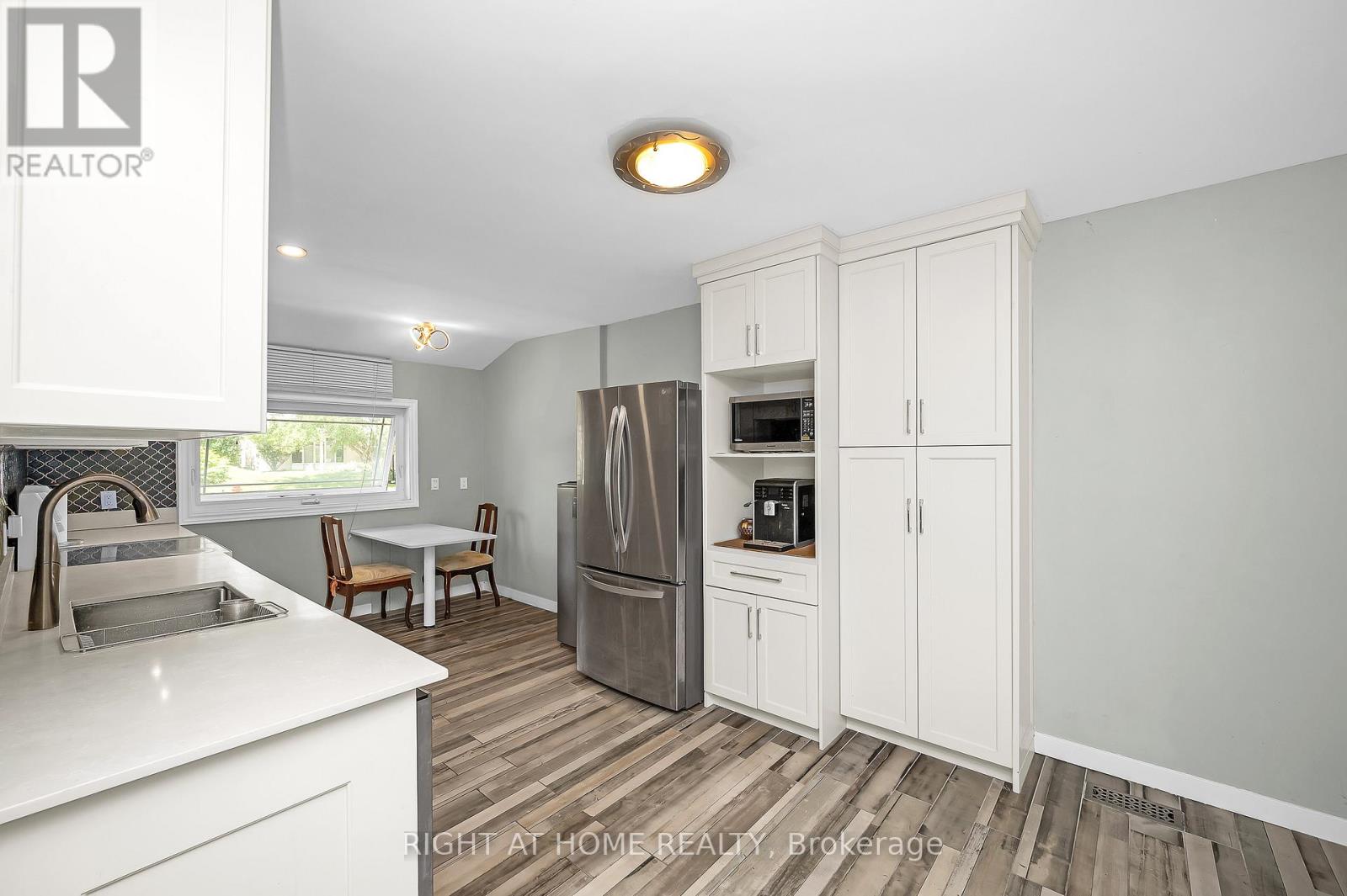 85 Robinhood Drive, Hamilton (Dundas), Ontario  L9H 4G2 - Photo 10 - X12228259