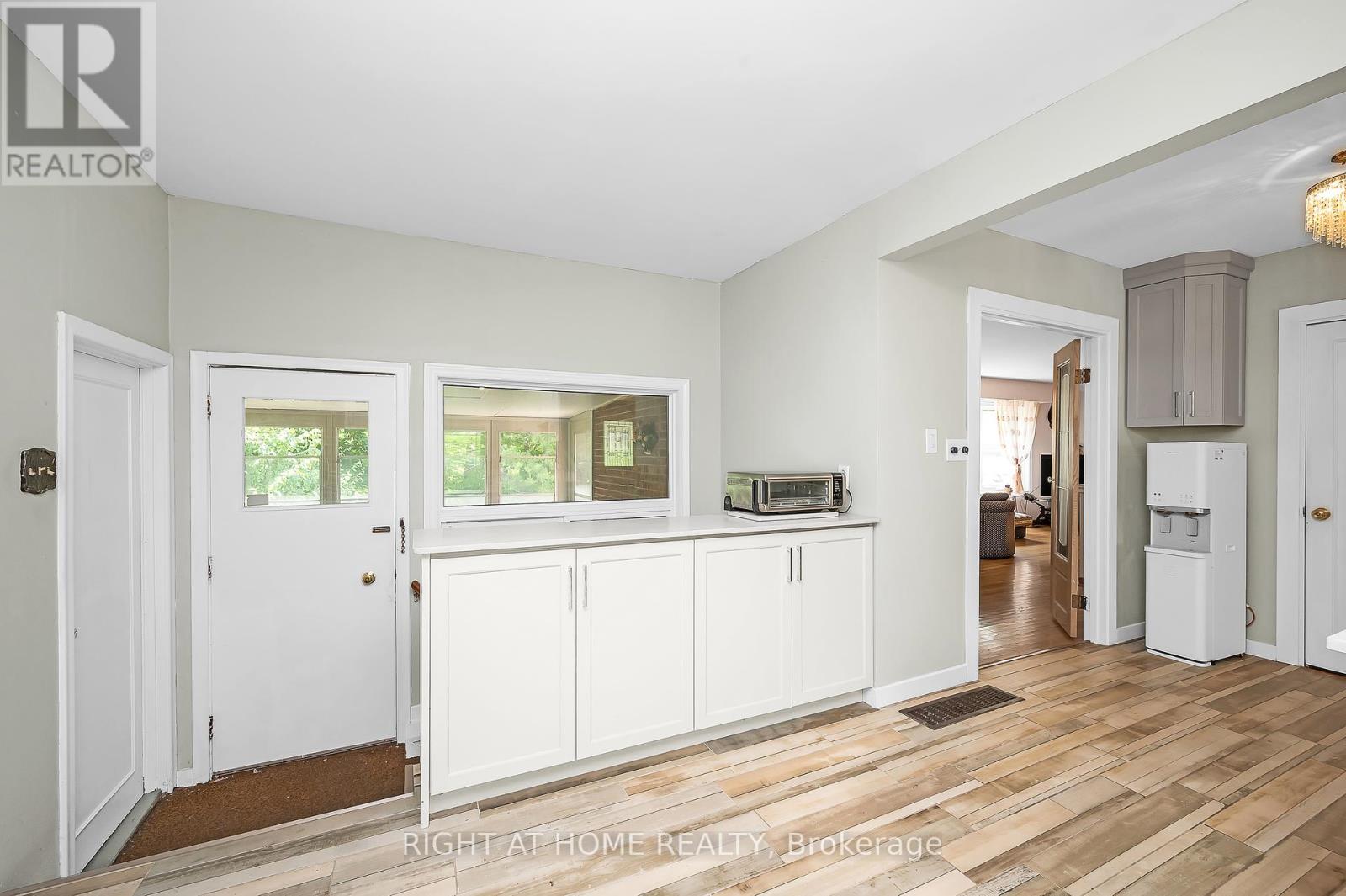 85 Robinhood Drive, Hamilton (Dundas), Ontario  L9H 4G2 - Photo 12 - X12228259