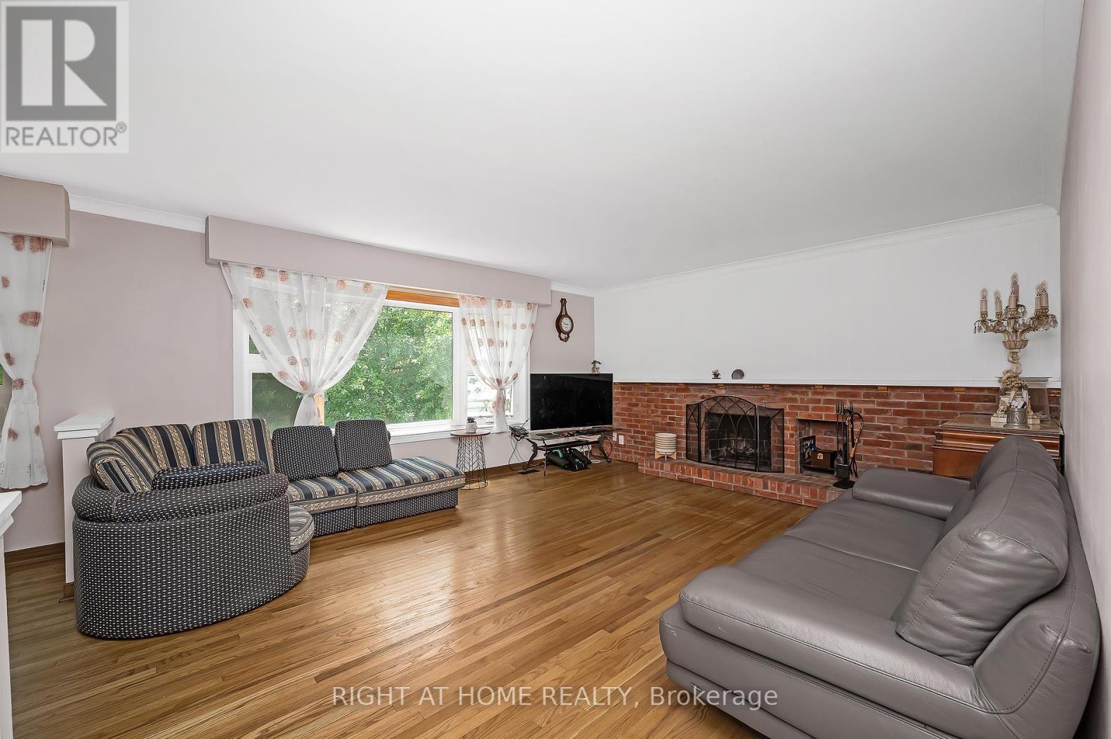85 Robinhood Drive, Hamilton (Dundas), Ontario  L9H 4G2 - Photo 15 - X12228259