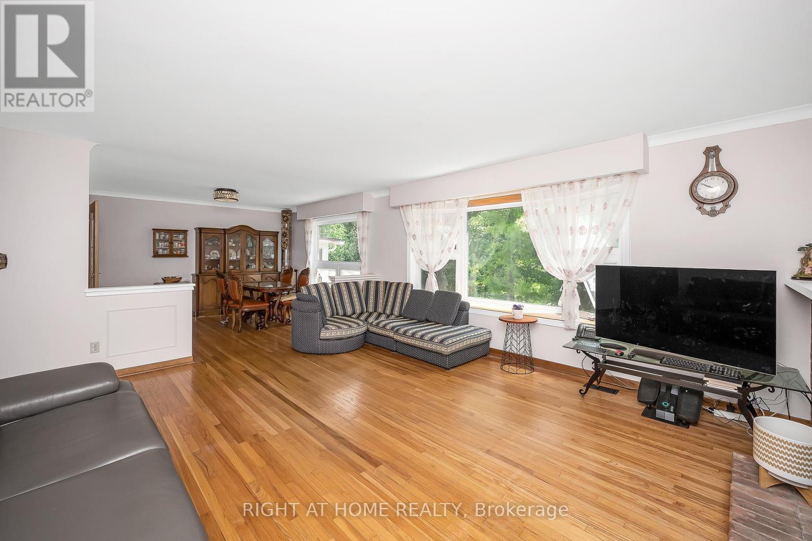 85 Robinhood Drive, Hamilton (Dundas), Ontario  L9H 4G2 - Photo 16 - X12228259