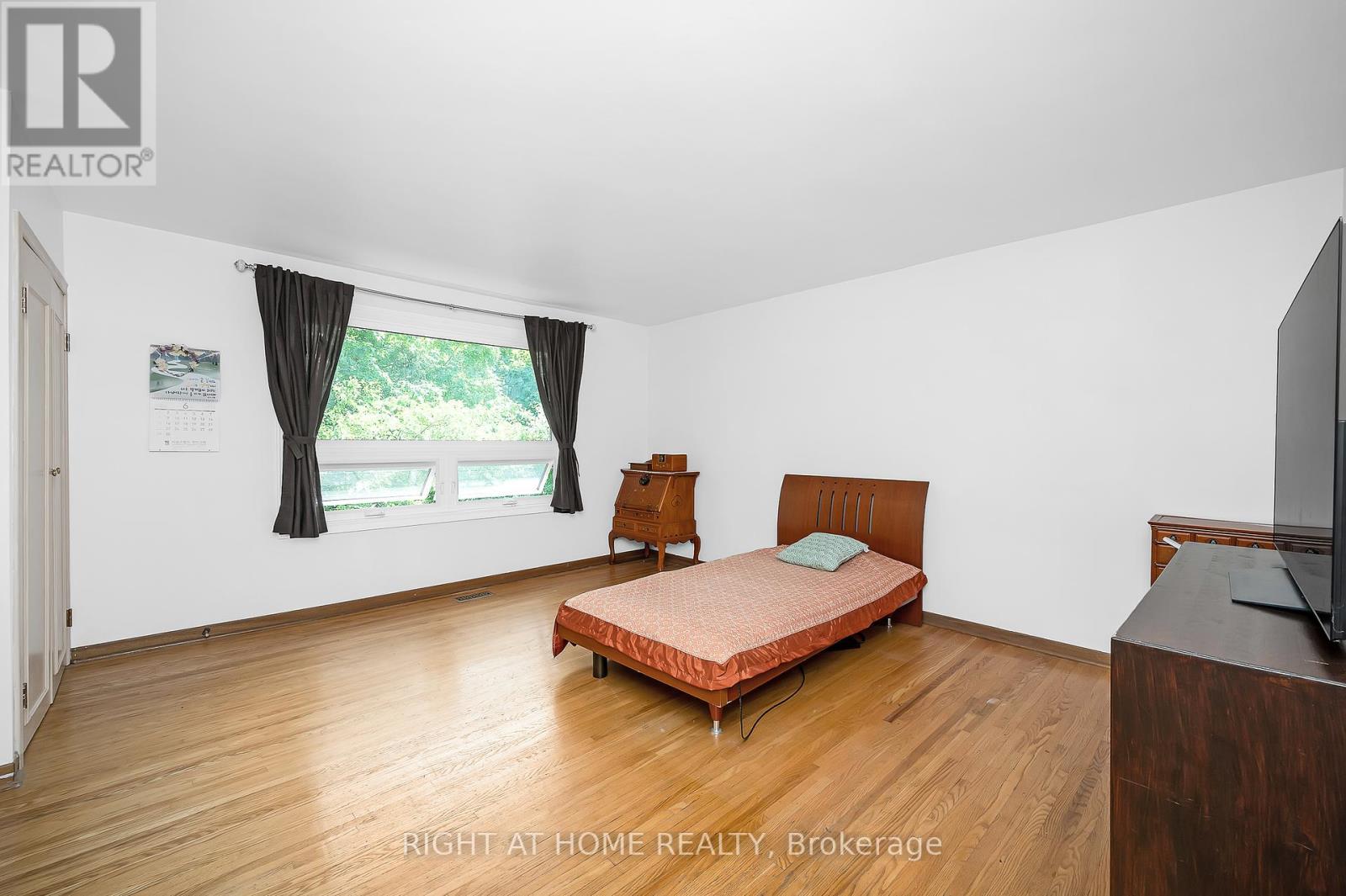 85 Robinhood Drive, Hamilton (Dundas), Ontario  L9H 4G2 - Photo 17 - X12228259