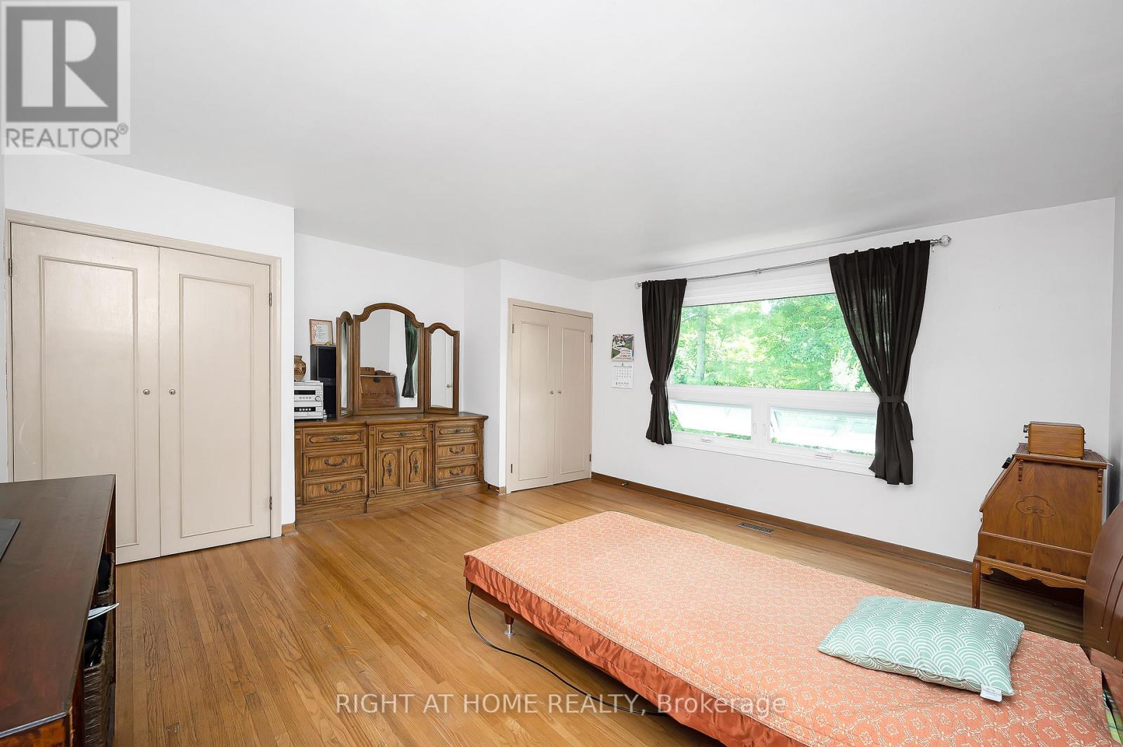 85 Robinhood Drive, Hamilton (Dundas), Ontario  L9H 4G2 - Photo 18 - X12228259