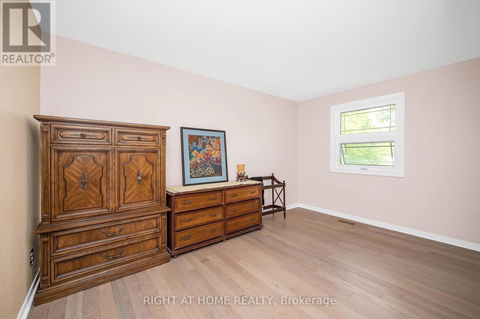 85 Robinhood Drive, Hamilton (Dundas), Ontario  L9H 4G2 - Photo 19 - X12228259