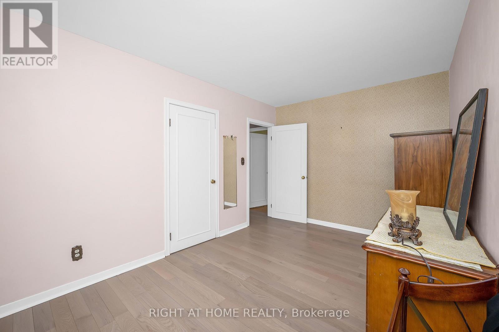 85 Robinhood Drive, Hamilton (Dundas), Ontario  L9H 4G2 - Photo 20 - X12228259