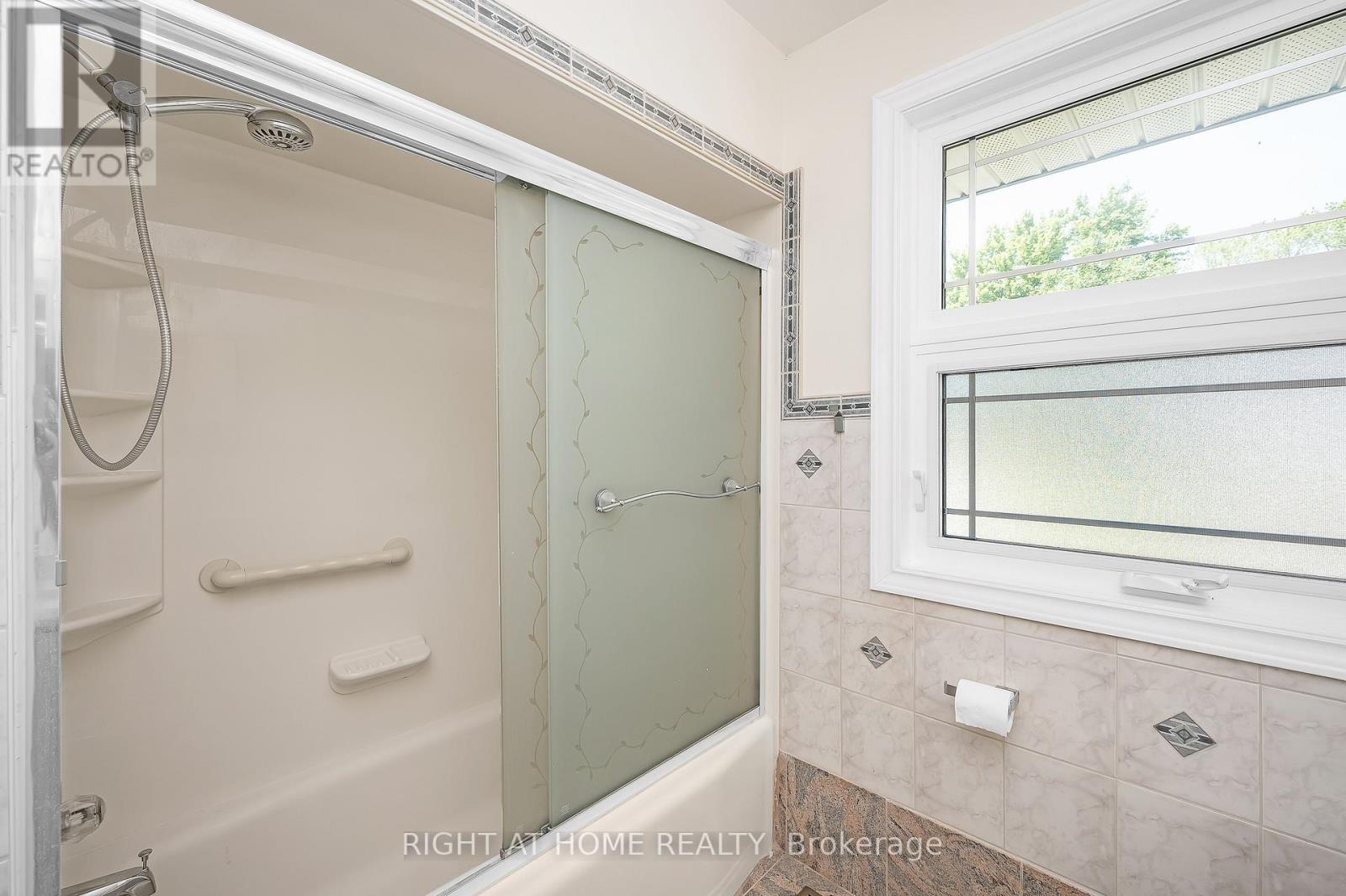 85 Robinhood Drive, Hamilton (Dundas), Ontario  L9H 4G2 - Photo 22 - X12228259