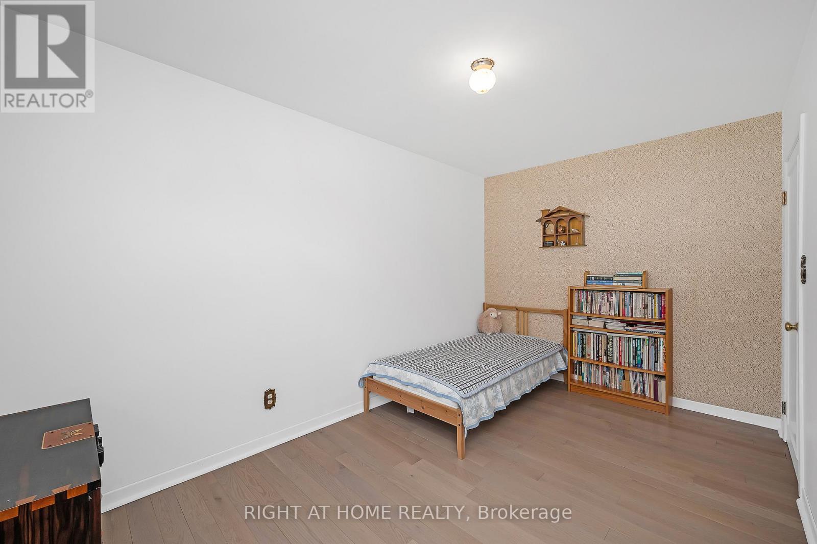 85 Robinhood Drive, Hamilton (Dundas), Ontario  L9H 4G2 - Photo 26 - X12228259