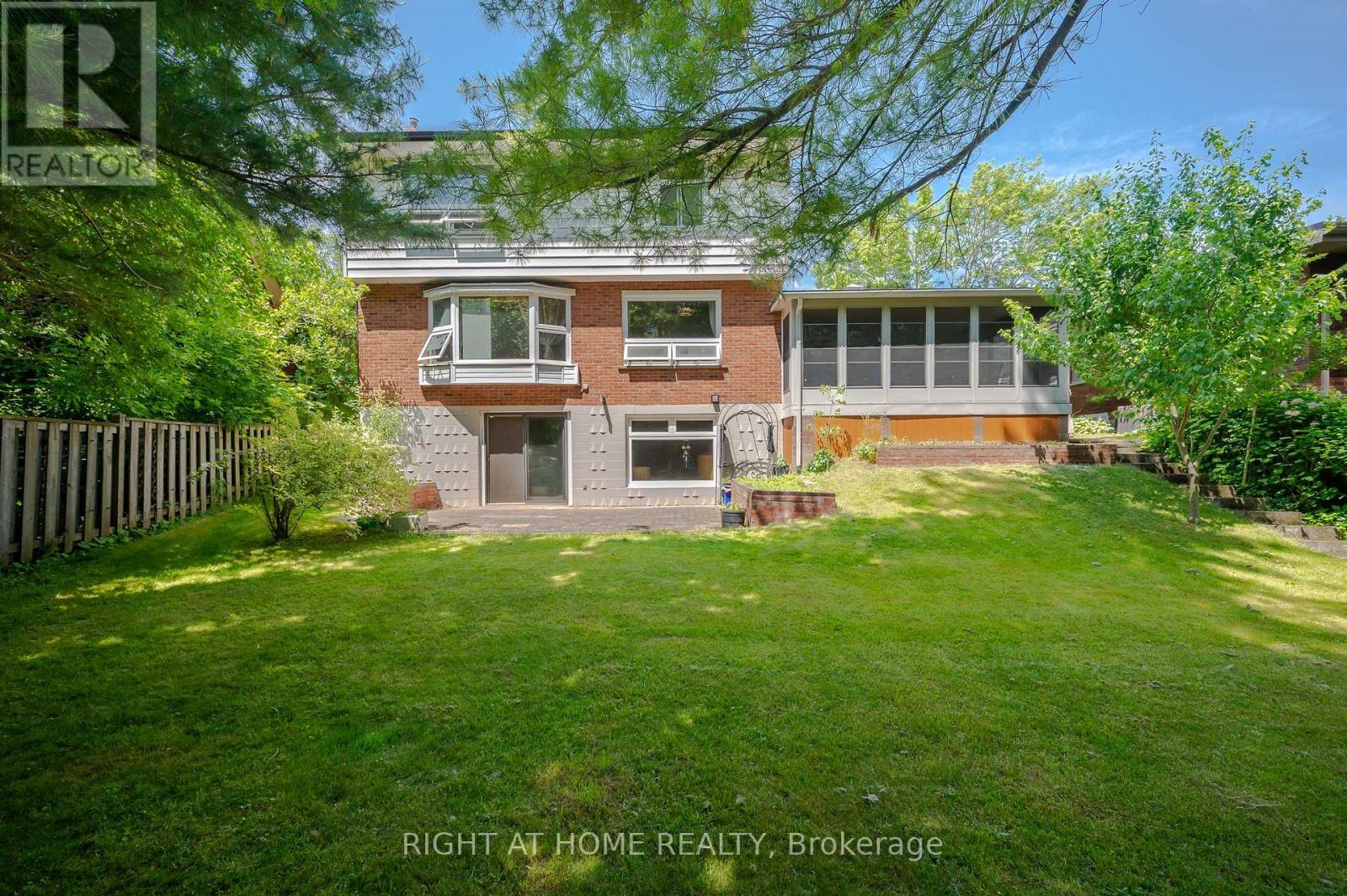 85 Robinhood Drive, Hamilton (Dundas), Ontario  L9H 4G2 - Photo 39 - X12228259