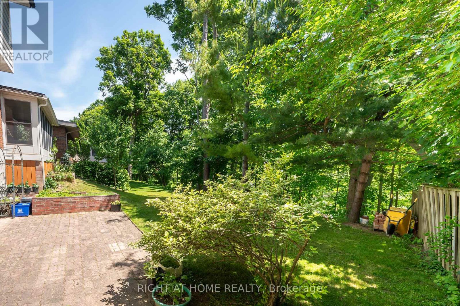 85 Robinhood Drive, Hamilton (Dundas), Ontario  L9H 4G2 - Photo 41 - X12228259