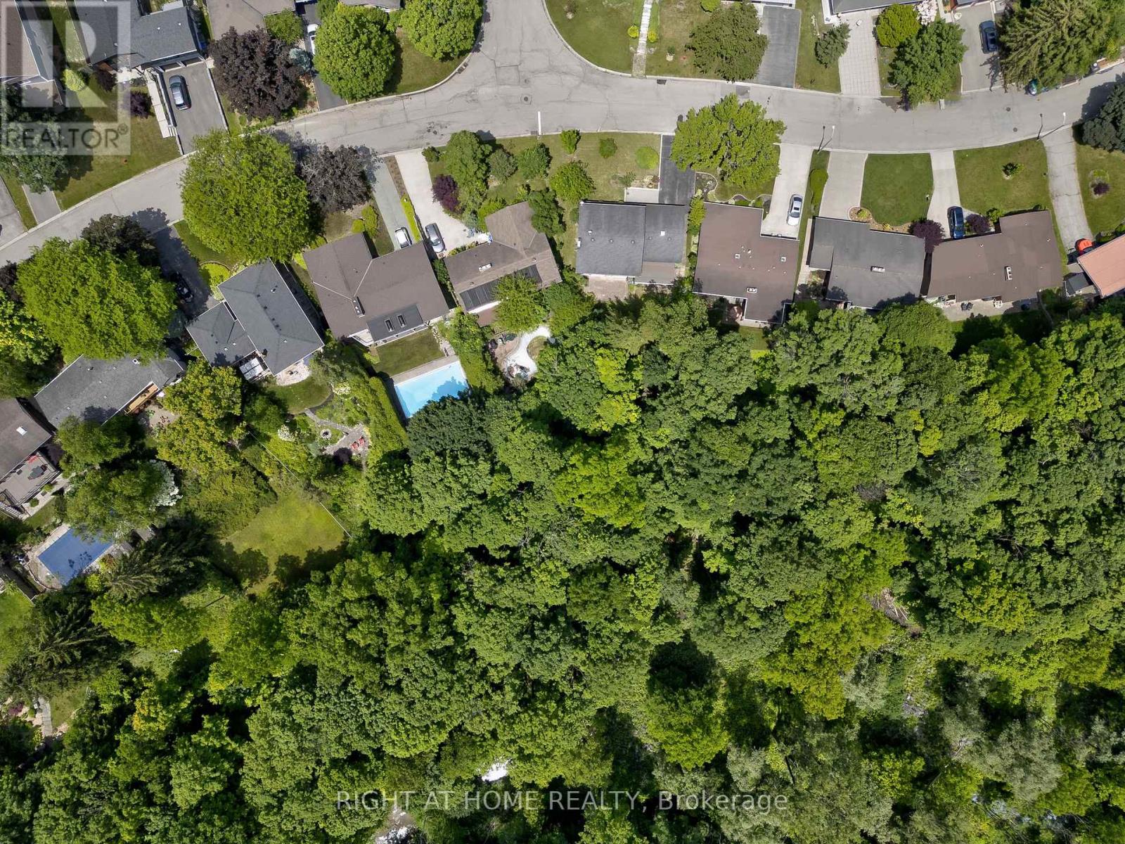 85 Robinhood Drive, Hamilton (Dundas), Ontario  L9H 4G2 - Photo 43 - X12228259