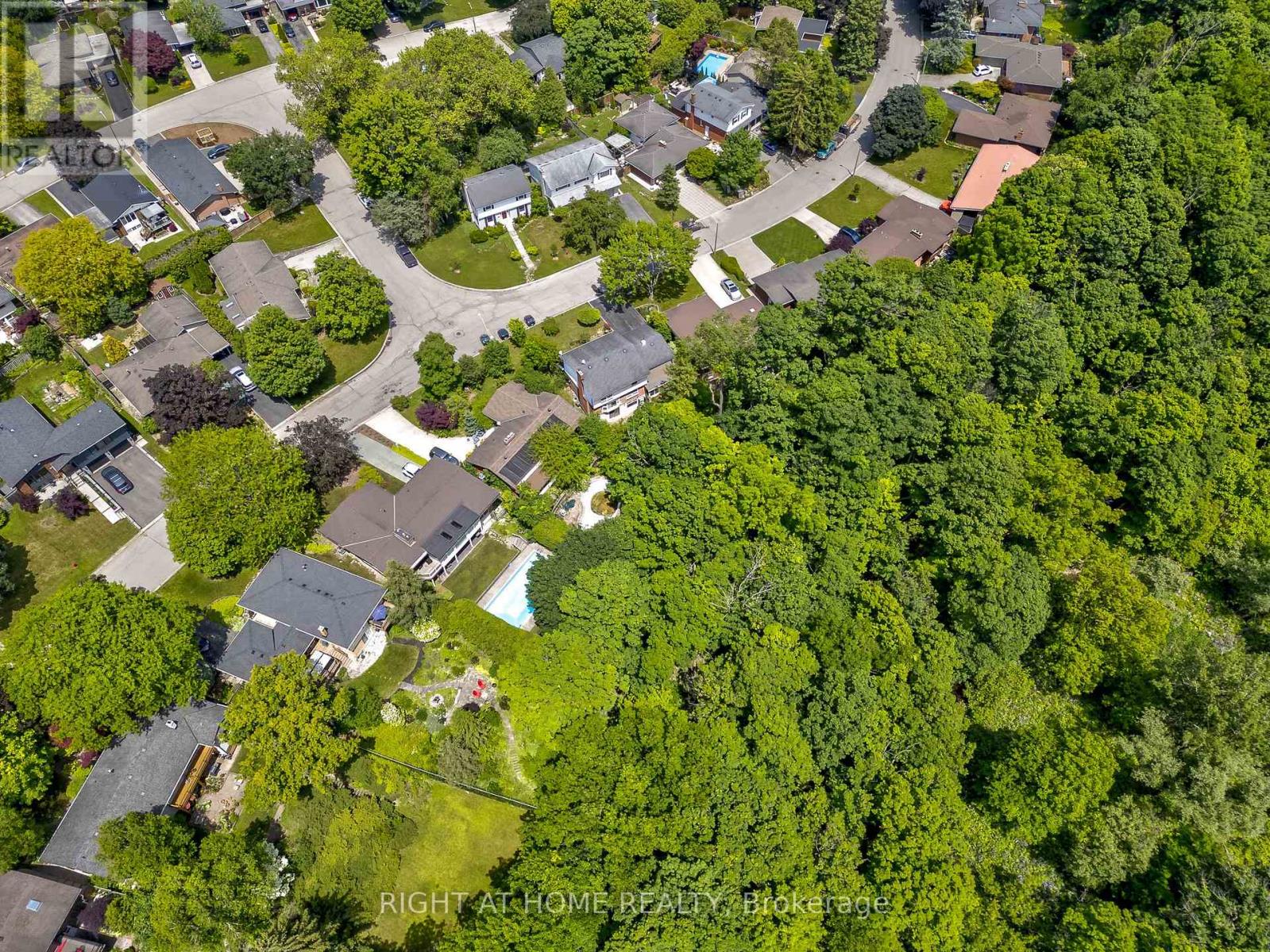 85 Robinhood Drive, Hamilton (Dundas), Ontario  L9H 4G2 - Photo 44 - X12228259