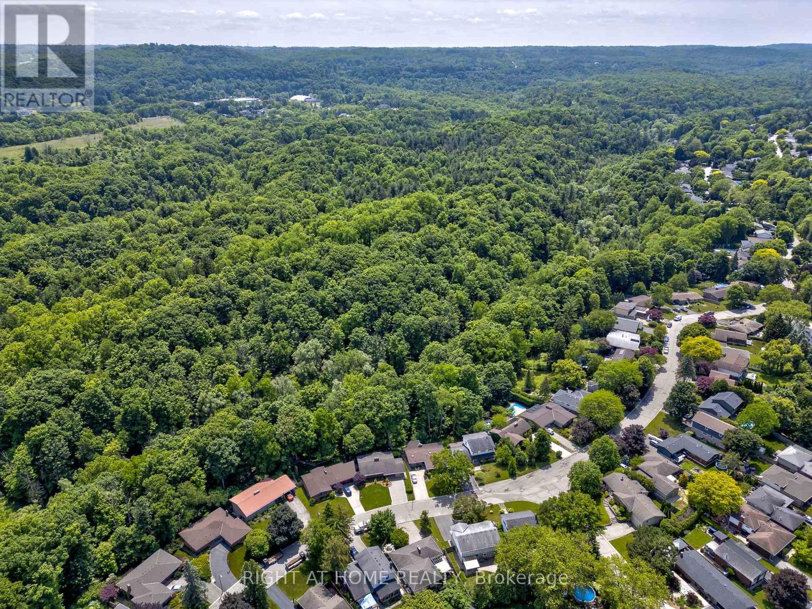 85 Robinhood Drive, Hamilton (Dundas), Ontario  L9H 4G2 - Photo 46 - X12228259