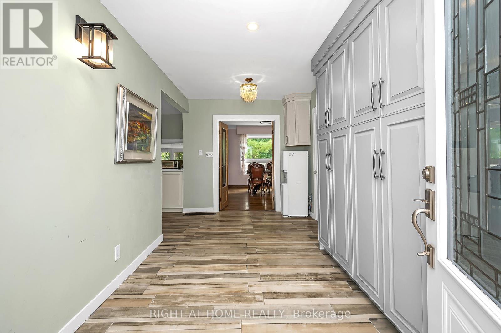 85 Robinhood Drive, Hamilton (Dundas), Ontario  L9H 4G2 - Photo 7 - X12228259