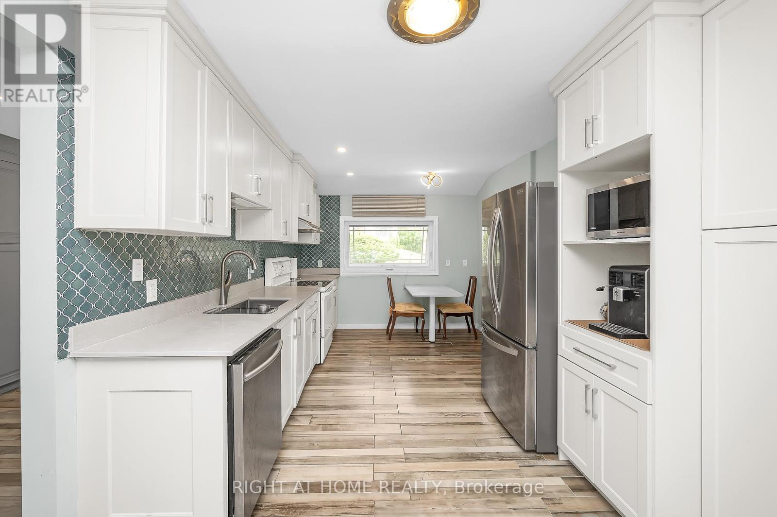 85 Robinhood Drive, Hamilton (Dundas), Ontario  L9H 4G2 - Photo 9 - X12228259