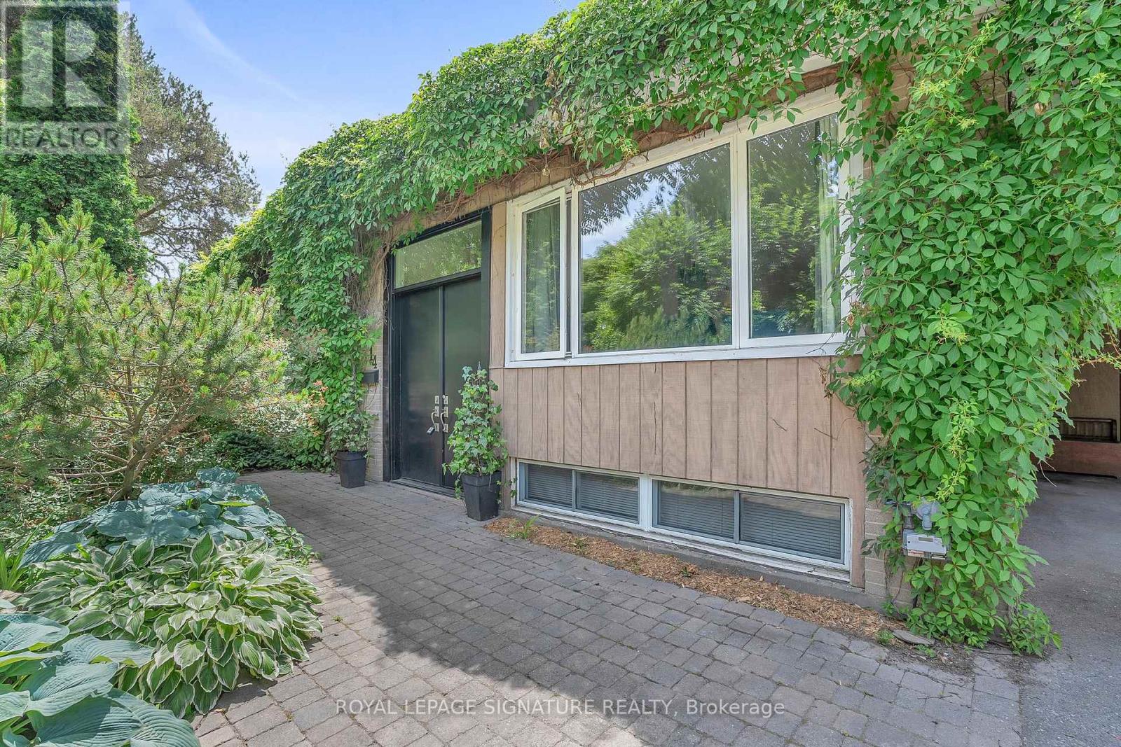 Property at 14 GROVELAND CRESCENT image 2