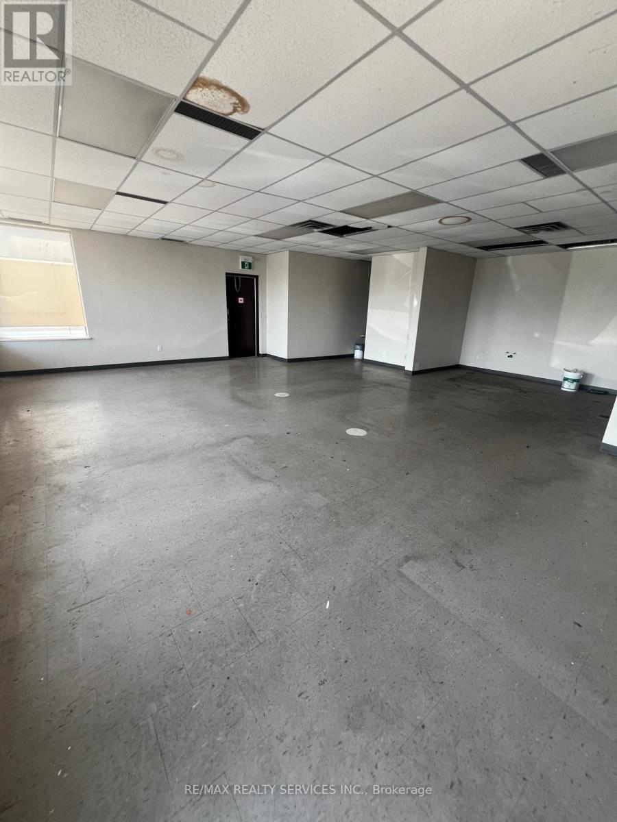 Unit 2 Front Office Space - 7111 Fir Tree Drive, Mississauga, Ontario  L5S 1G4 - Photo 3 - W12228331