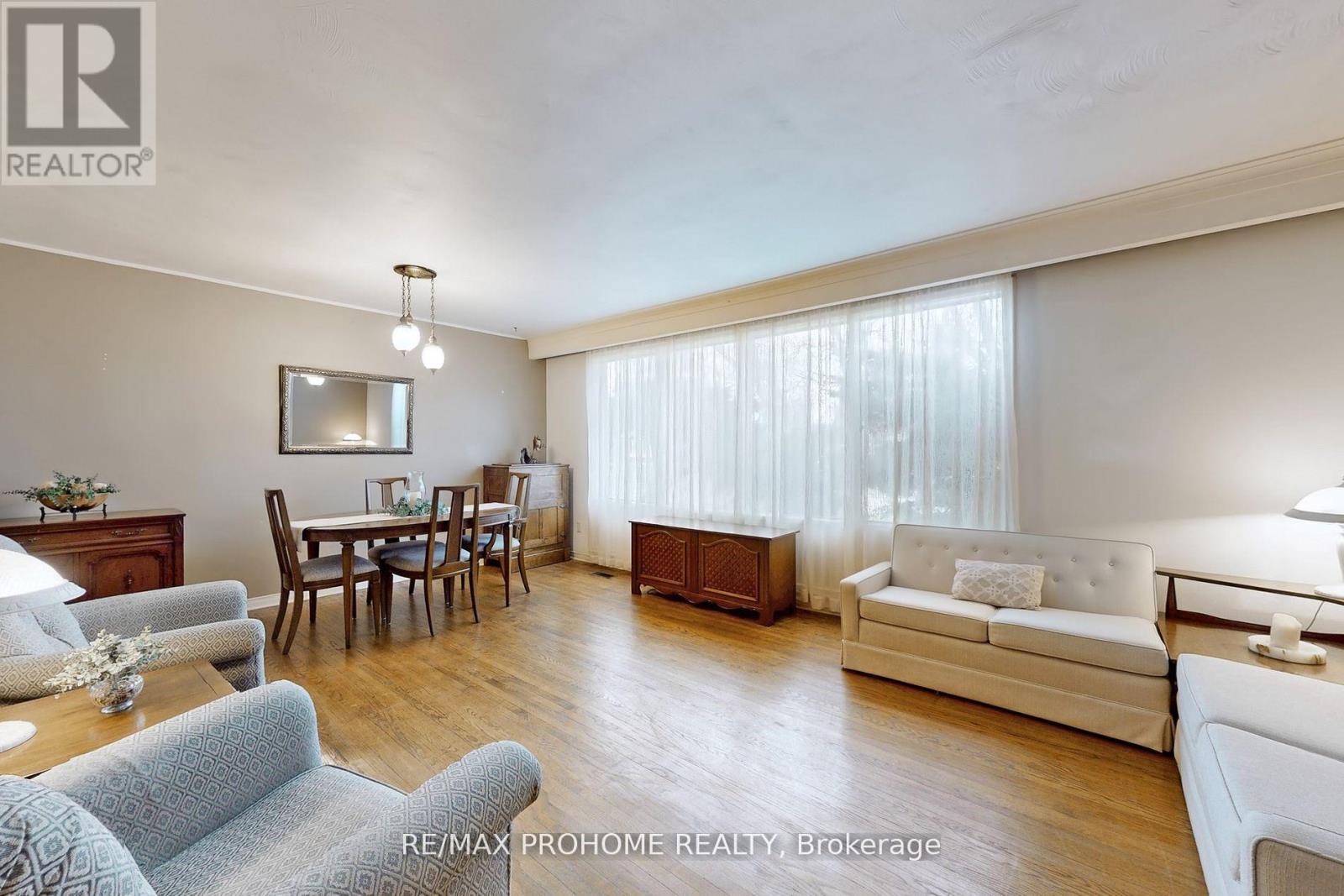 Property at 17 OAKWORTH CRESCENT image 4