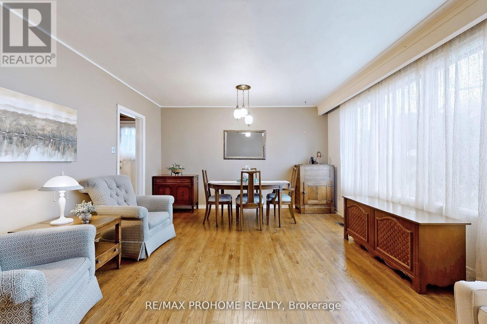 Property at 17 OAKWORTH CRESCENT image 5