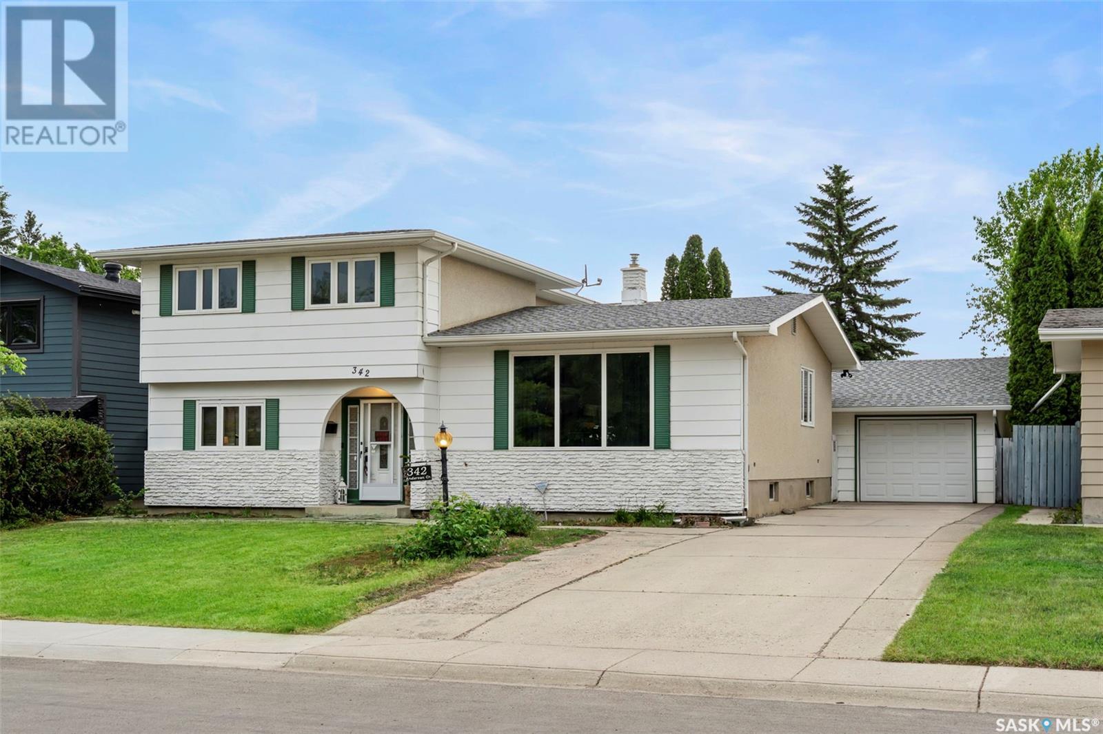 Property at 342 Anderson CRESCENT image 2