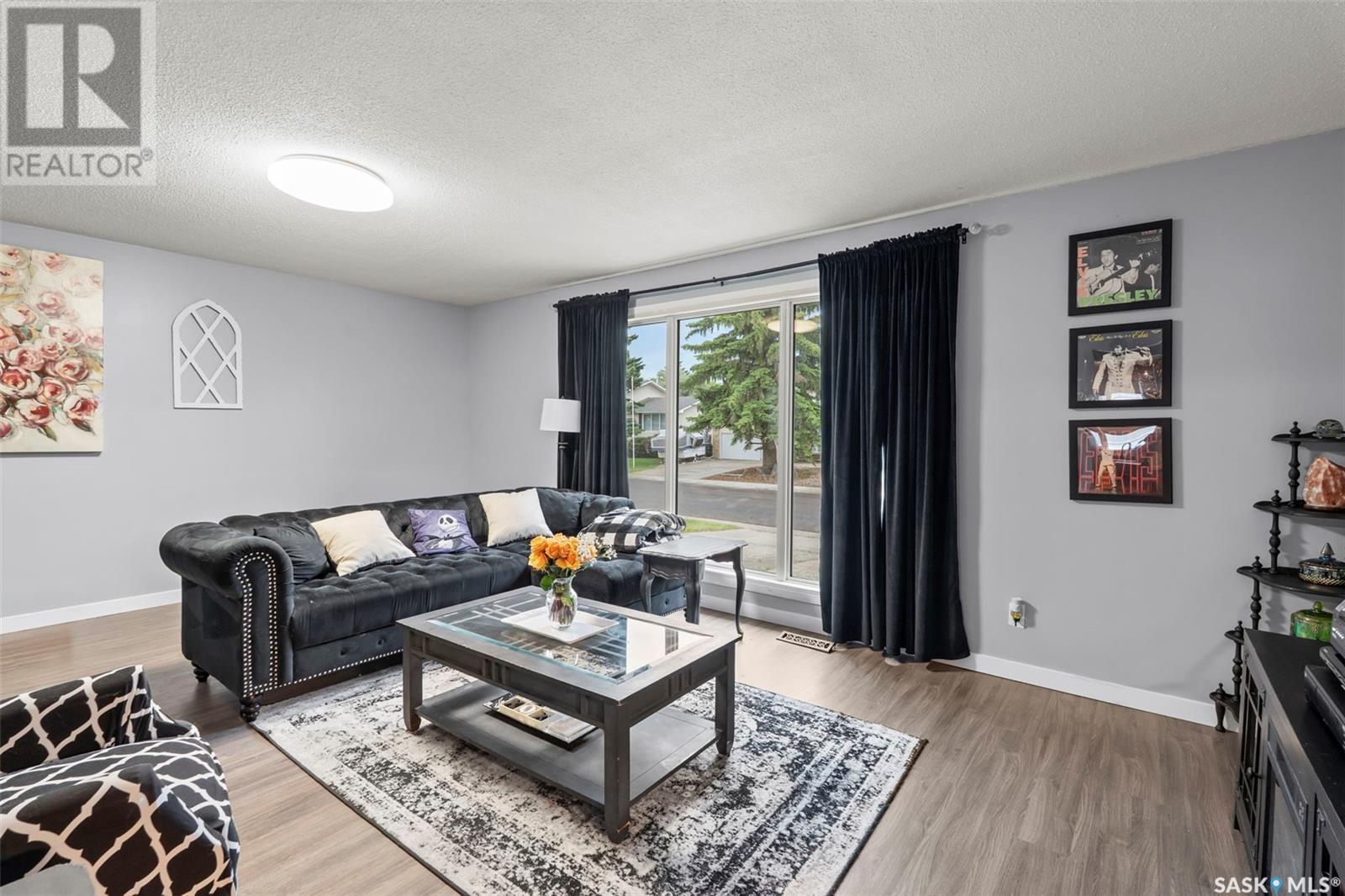 Property at 342 Anderson CRESCENT image 4