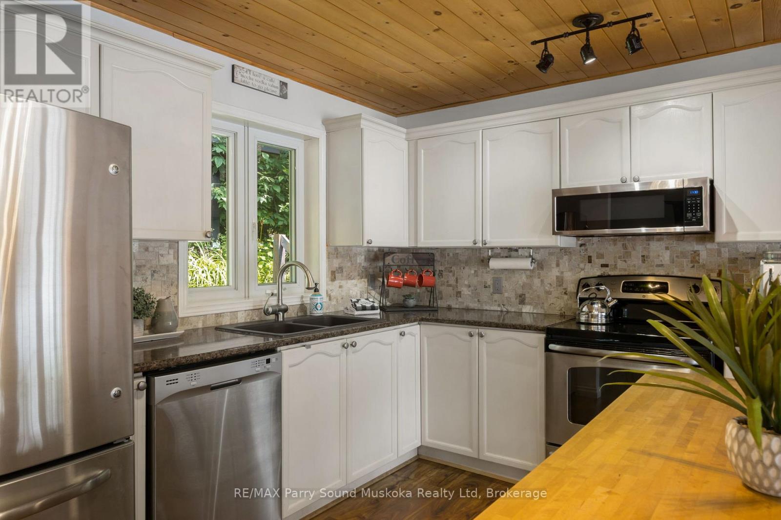 362 Healey Lake, The Archipelago, Ontario  P0G 1C0 - Photo 14 - X12221815