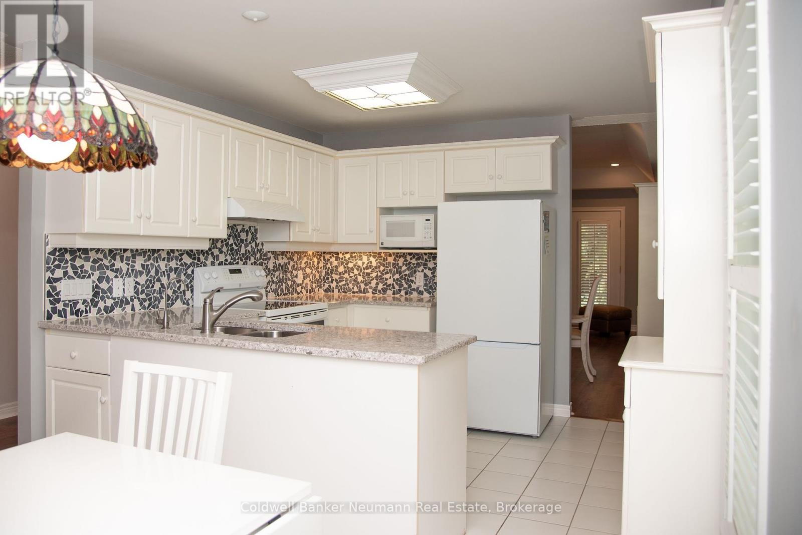 22 Magnolia Lane, Guelph, Ontario  N1G 4X7 - Photo 8 - X12228421